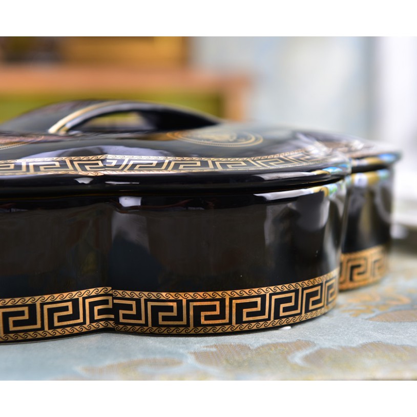 Khay đựng mứt bánh gam màu đen huyền bí nhiều ngăn mang phong cách tân cổ điển sang trọng CB01-KM. Chất liệu sứ cao cấp vẽ vàng