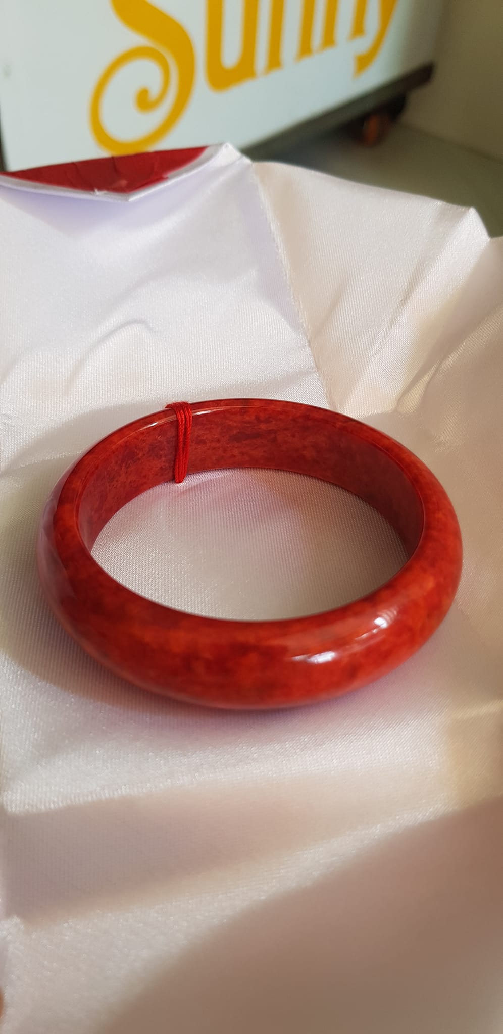 Vòng Cẩm Thạch mới Bản Hẹ Đỏ 56mm x cao 15mm x dầy 7,5mm màu đỏ bông bông đều đậm đẹp nữ mệnh hỏa mệnh thổ 54kg - 65kg đeo hợp ạ