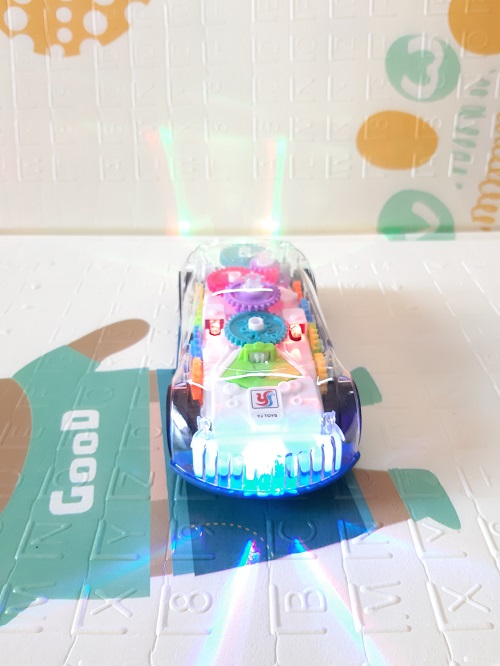 Đồ chơi mô hình chiếc xe ô tô trong suốt thiết kế đẹp mắt dùng pin phát nhạc có đèn