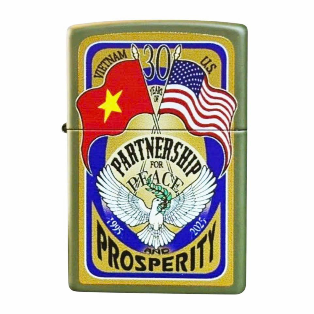 Bật lửa Zippo 221-VNUS30 Kỷ Niệm 30 Năm Quan Hệ Việt - Mỹ (1995-2025) Chính Hãng Mỹ, Thiết Kế Đối Tác Chiến Lược Toàn Diện