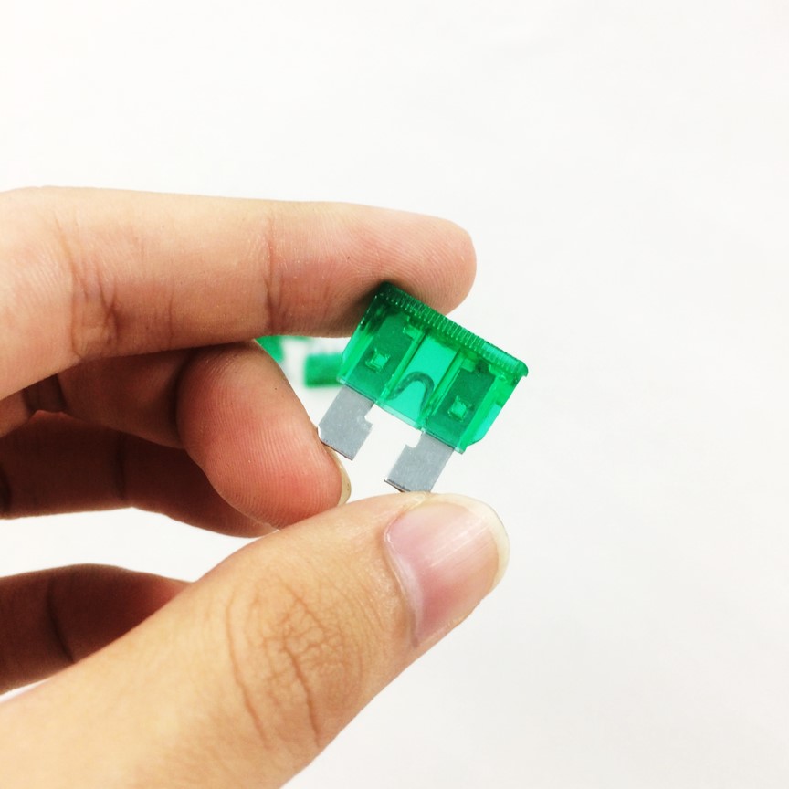 Bộ 10 cái cầu chì dùng trong xe Oto và Xe máy cỡ size M dài 19x18mm