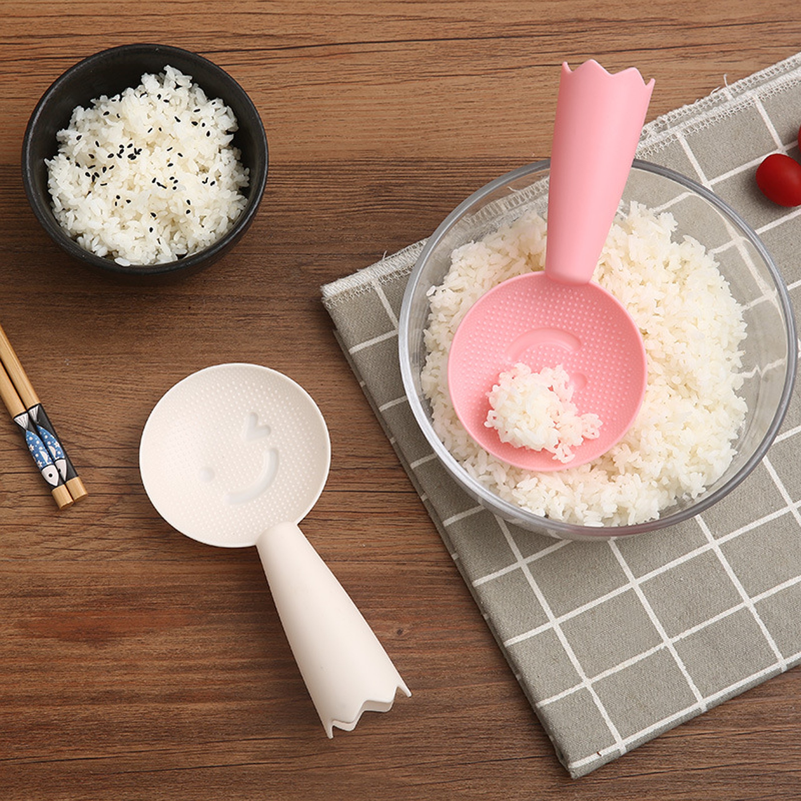 Muỗng múc cơm hình mặt cười chống dính - giao màu ngẫu nhiên