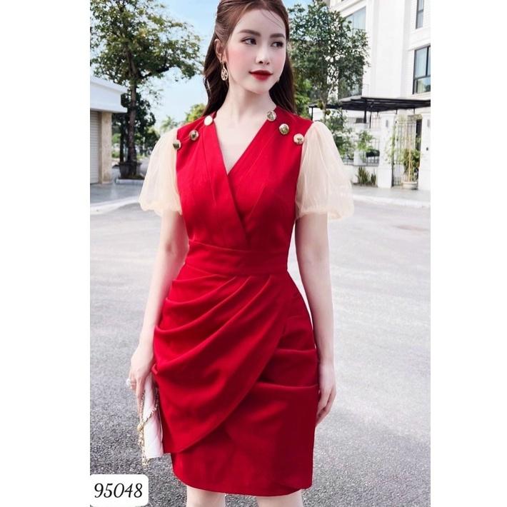 Đầm váy nữ ngắn dự tiệc cổ tim màu đỏ đính nút quý phái gợi cảm