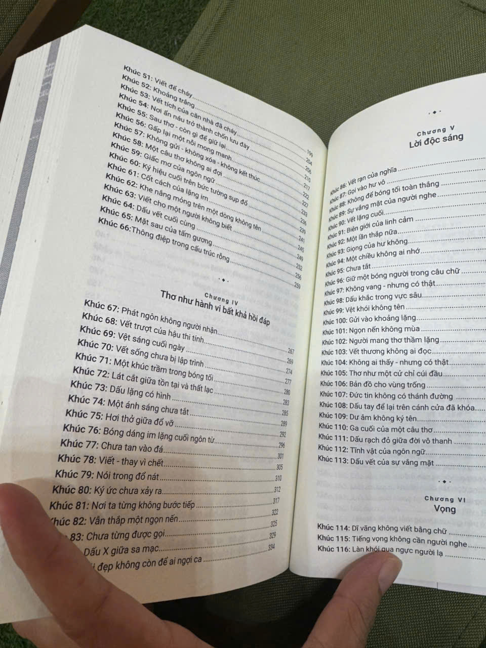 (Bìa mềm) NHỮNG CÂU THƠ KHÔNG CẦN CỨU AI NHƯNG CỨU NGƯỜI VIẾT – Nguyễn Tiến Thanh - NXB Hội Nhà Văn