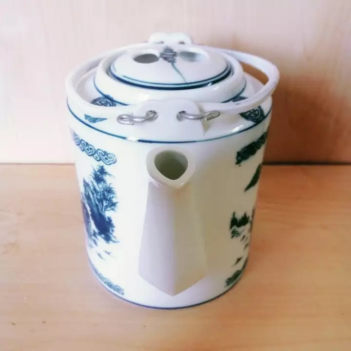 BAO Ủ ẤM TÍCH NHỰA GIẢ MÂY TRE ĐAN KÈM ẤM TÍCH BÁT TRÀNG 1,5l cao cấp