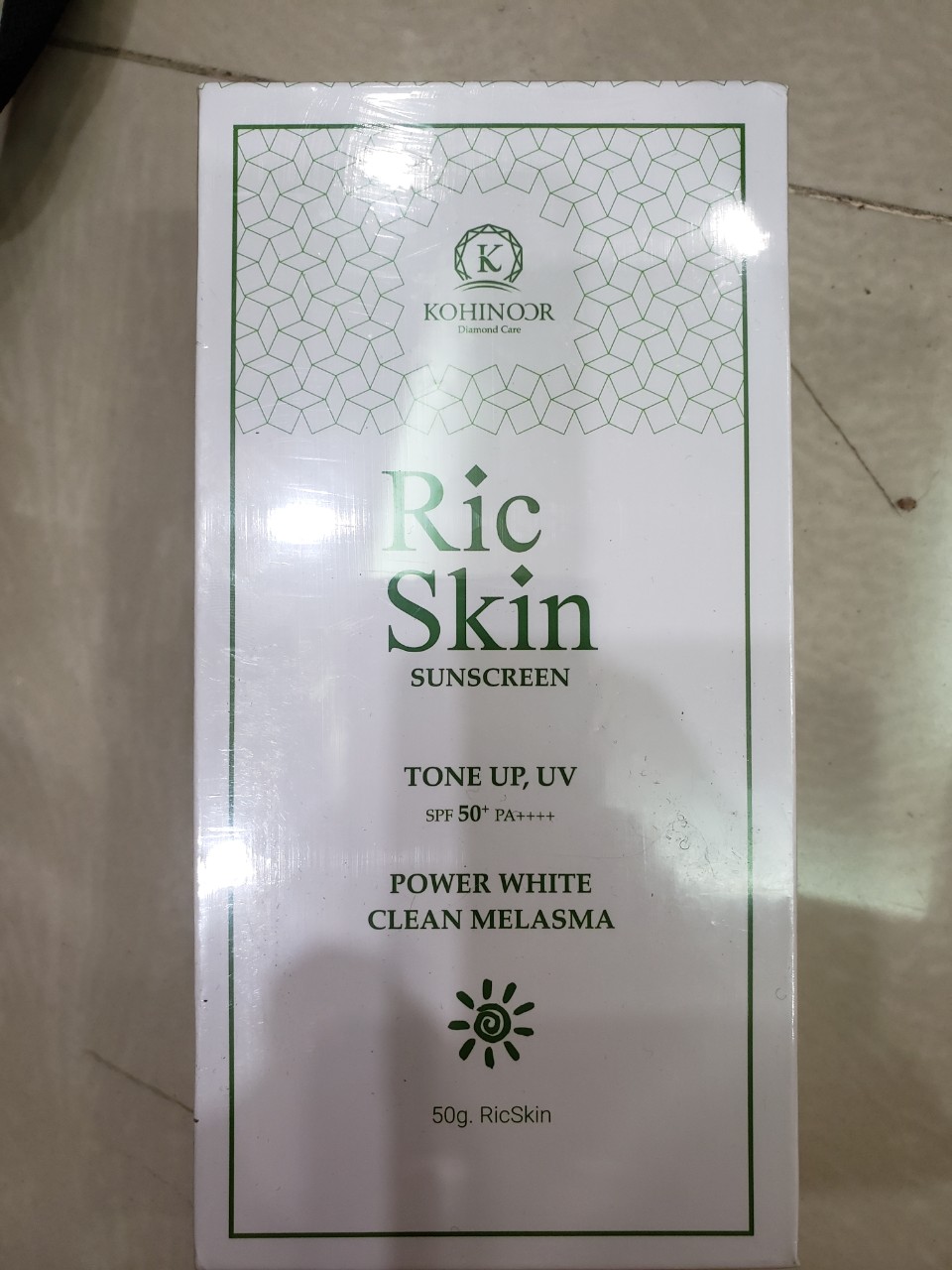 Kem Chống Nắng Da Mặt Ric Skin Suncreen Dưỡng Trắng, Mờ Nám, Tặng Cột Tóc Tai Thỏ Màu Ngẫu Nhiên