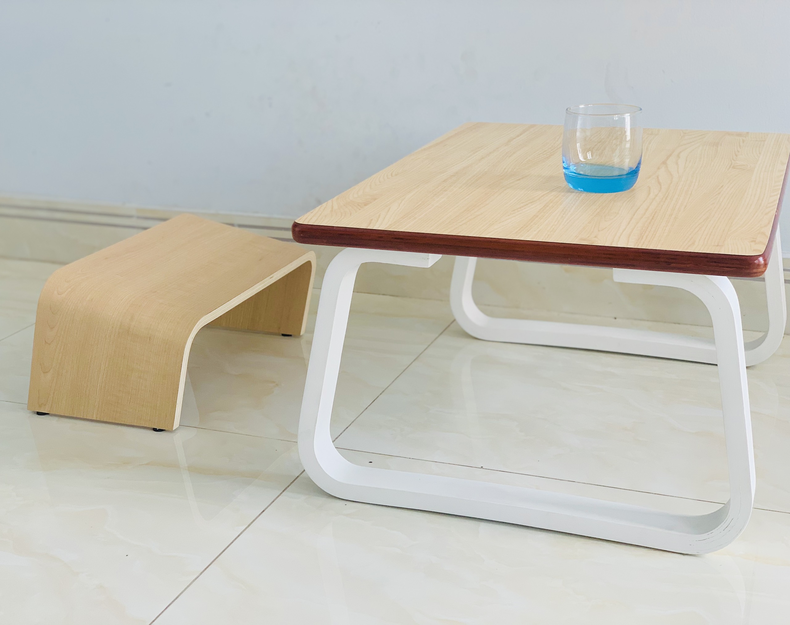 Ghế ngồi thiền Seiza kiểu Nhật, Đôn gác chân gỗ uốn cong Plyconcept Seiza Bench