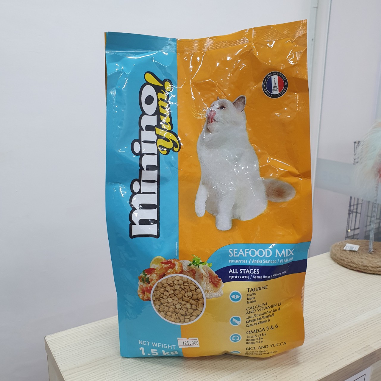 Thức ăn mèo Minino Yum cho mọi lứa tuổi vị hải sản gói 1.5kg