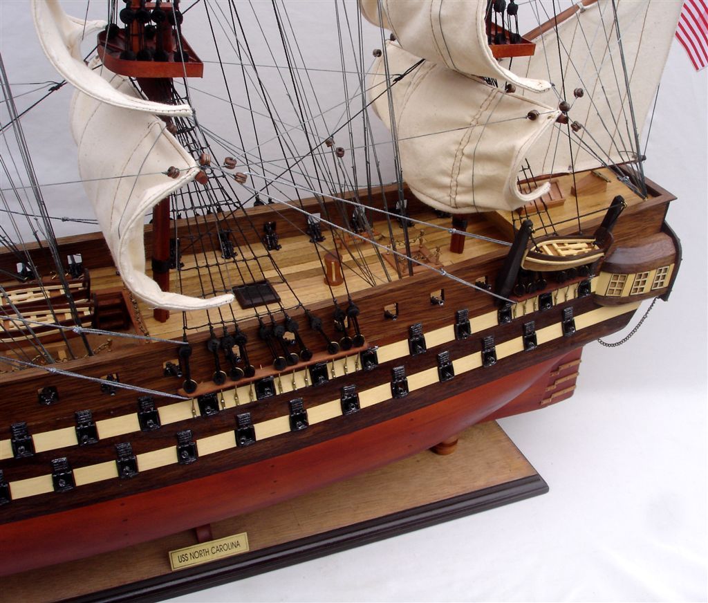 Thuyền buồm gỗ USS North Carolina dài 97cm