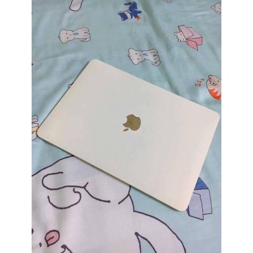 Ốp Macbook màu Kem Pastel đủ dòng (Tặng kèm nút chống bụi và bộ chống gãy sạc)