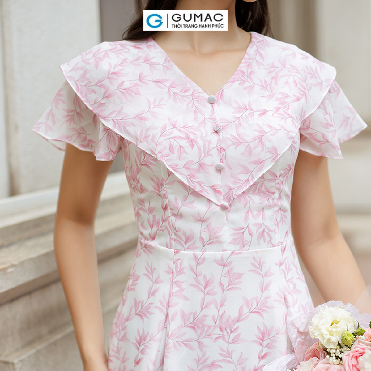 Đầm A 2 lớp họa tiết cổ V bèo nữ tính thanh lịch thời trang GUMAC DD06009