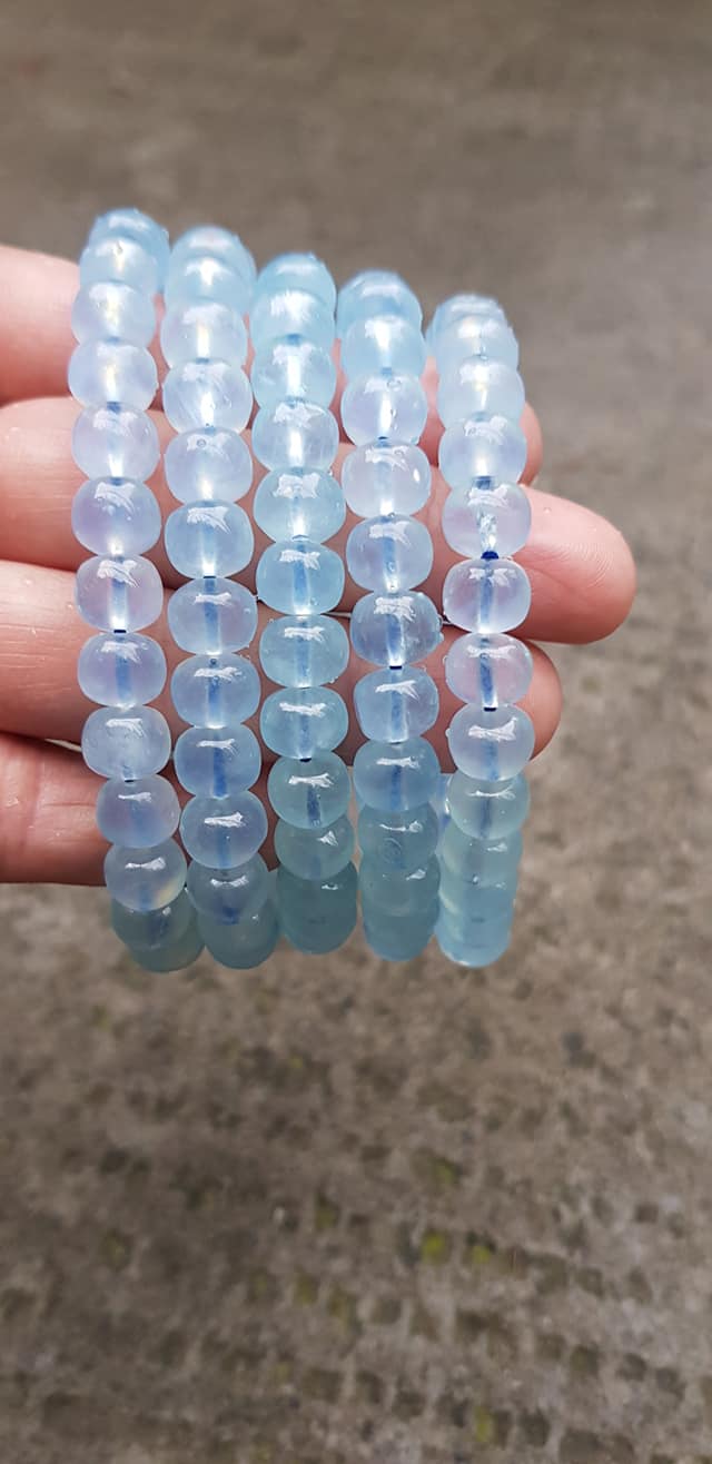 Vòng tay phong thủy may mắn đá Aqua Xanh hạt bầu tròn mới đẹp Size 8mm bóng đẹp Vòng màu xanh Aqua nhẹ nhàng mát lạnh đeo tay xinh xắn lắm ạ