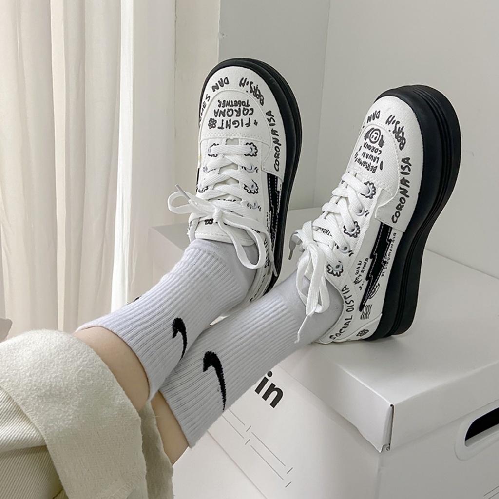 Giày thể thao nữ Ulzzang đế bằng bánh mì vải mềm màu đen trắng năng động - hot trend đẹp