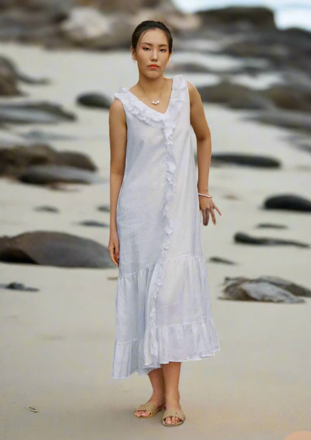 Đầm Maxi Linen Trắng Rút Rua Thủ Công Cao Cấp Du lịch Biển Resorts Lân Sa Thời trang Hity DRE209