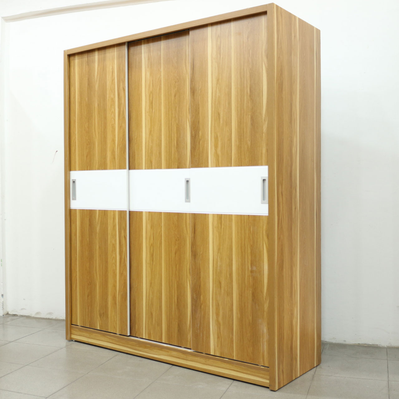 Tủ Áo Cửa Lùa 1m6X2m Gỗ MDF Melamine Màu Vân Sọc Vàng Chỉ Trắng Viva