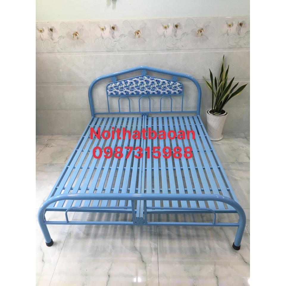 Giường sắt Đại Thành 1m8 x 2m màu đỏ