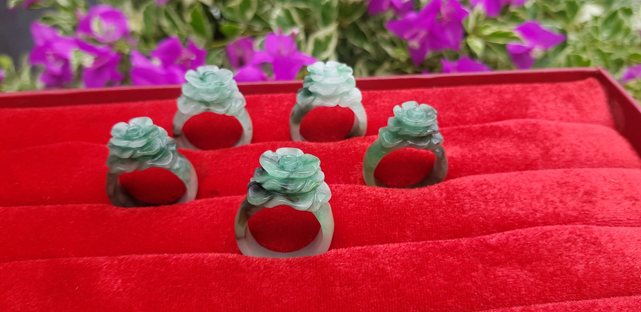 Nhẫn Nữ mới chạm Bông Hồng Nổi đá cẩm thạch tự nhiên Nhẫn màu Xanh trắng rất đẹp Ni 18mm đeo tay xinh lắm ạ
