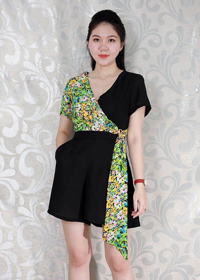 Jumpsuit Ngắn Trẻ Trung Kiểu Jumpsuit Cổ Đắp Chéo Phối Phụ Kiện In Hoa GOTI 3126