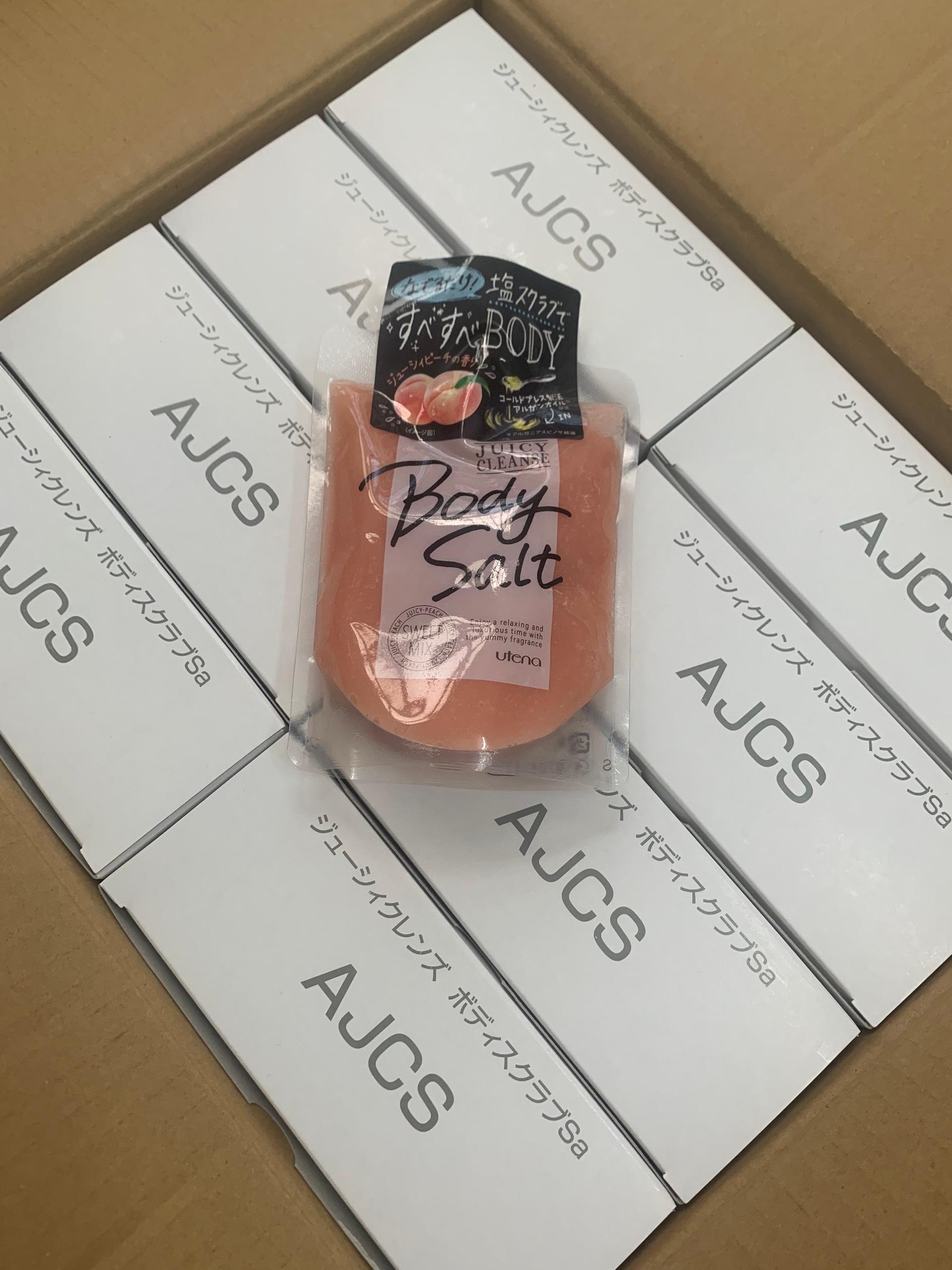 Muối Tắm Tẩy Da Chết Trắng Da Utena Juicy Salt Body Scrub Nhật Bản - Đỏ