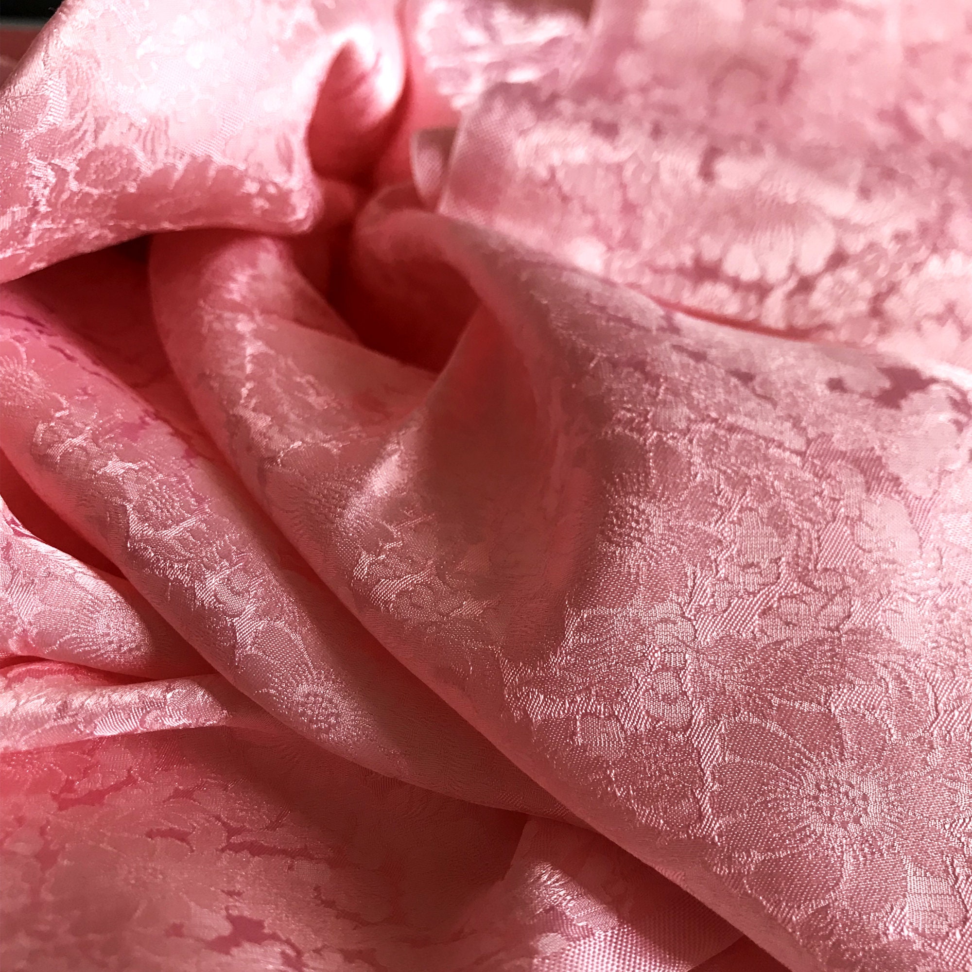 Vải Lụa Tơ Tằm Palacesilk hoa cúc màu hồng phấn may áo dài, nhuộm thủ công, phơi căng khung, #mêm#mượt#nhẹ, khổ rộng 90cm
