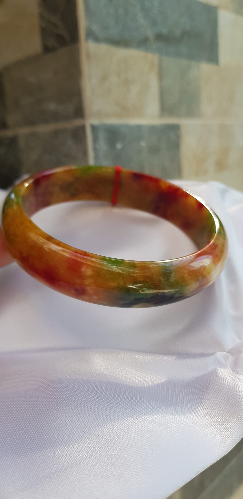 Vòng đeo tay Nam Cẩm Thạch Bản Hẹ Tứ Quý Ni 67mm X cao 16mm x dầy 7mm Màu tứ quý đỏ vàng xanh bóng đẹp Nam tay to 78kg - 90kg đeo đẹp tươi may mắn ạ