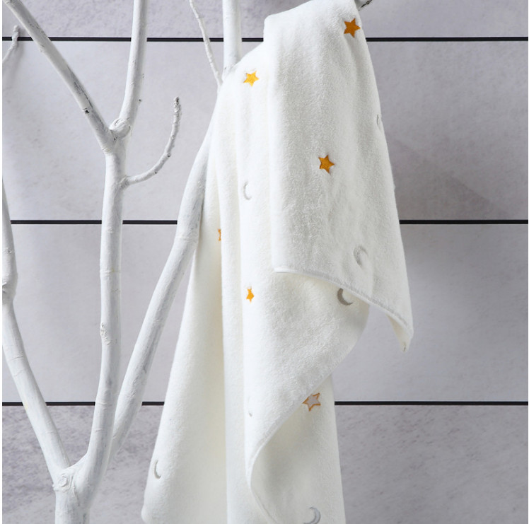 Khăn Tắm Cotton Màu Trắng Thêu Hình Sang Trọng