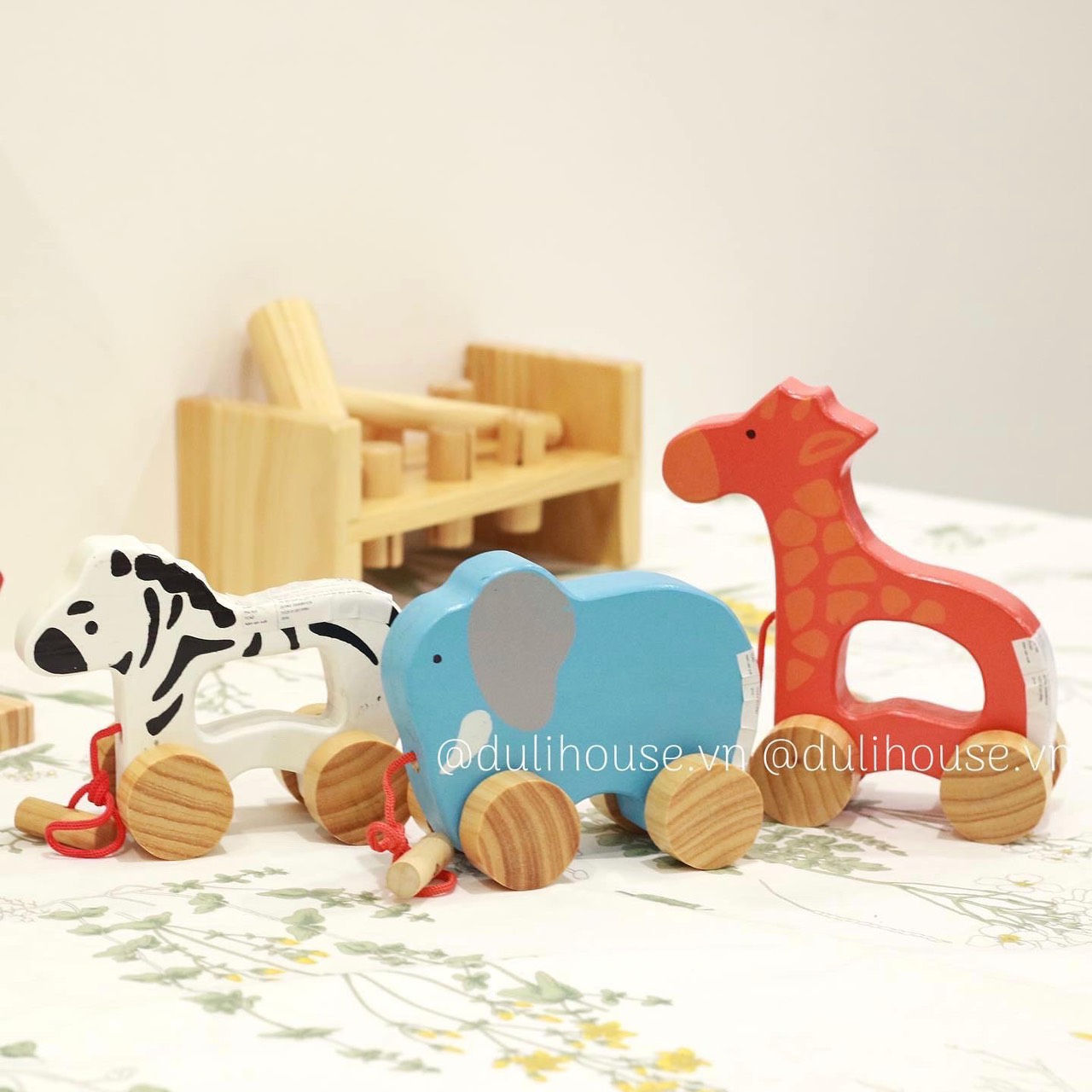 Con vật bằng Gỗ có bánh Xe và dây kéo - Kích thích khả năng nhận biết thế giới quan - Phát triển khả năng vận động sớm cho bé - Sản xuất tại Việt Nam