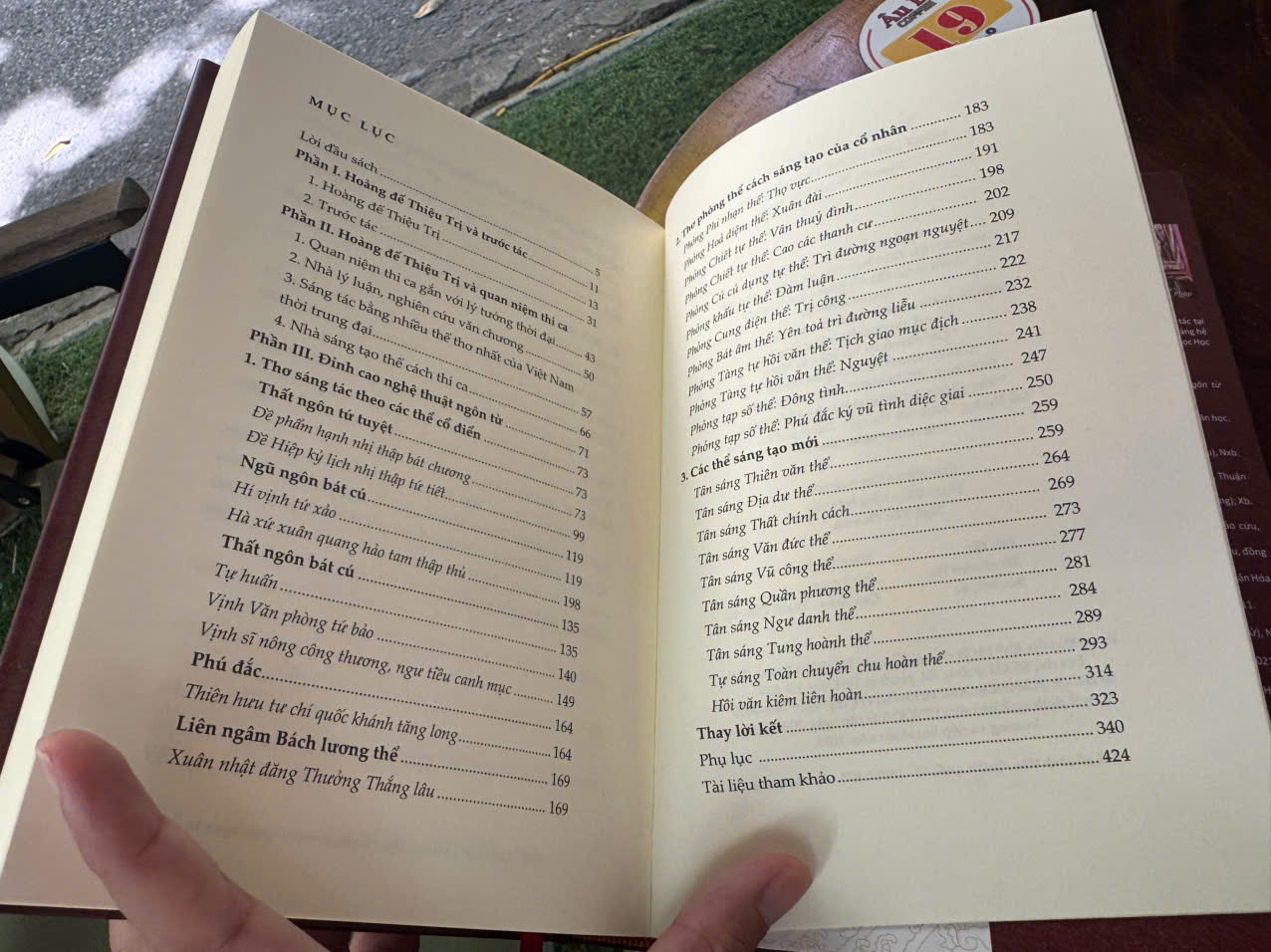 (Bìa cứng) THƠ HOÀNG ĐẾ THIỆU TRỊ - Đỉnh Cao Nghệ Thuật Ngôn Từ - Nguyễn Phước Hải Trung – Thái Hà Books