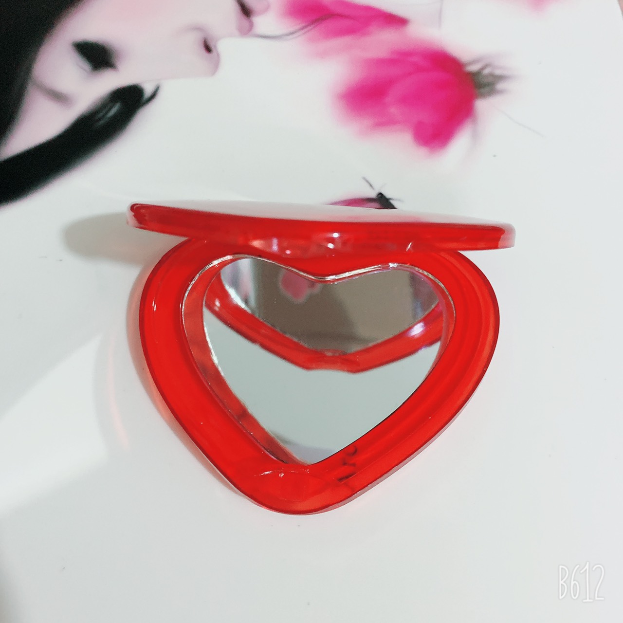 Gương mini chery đỏ trái tim