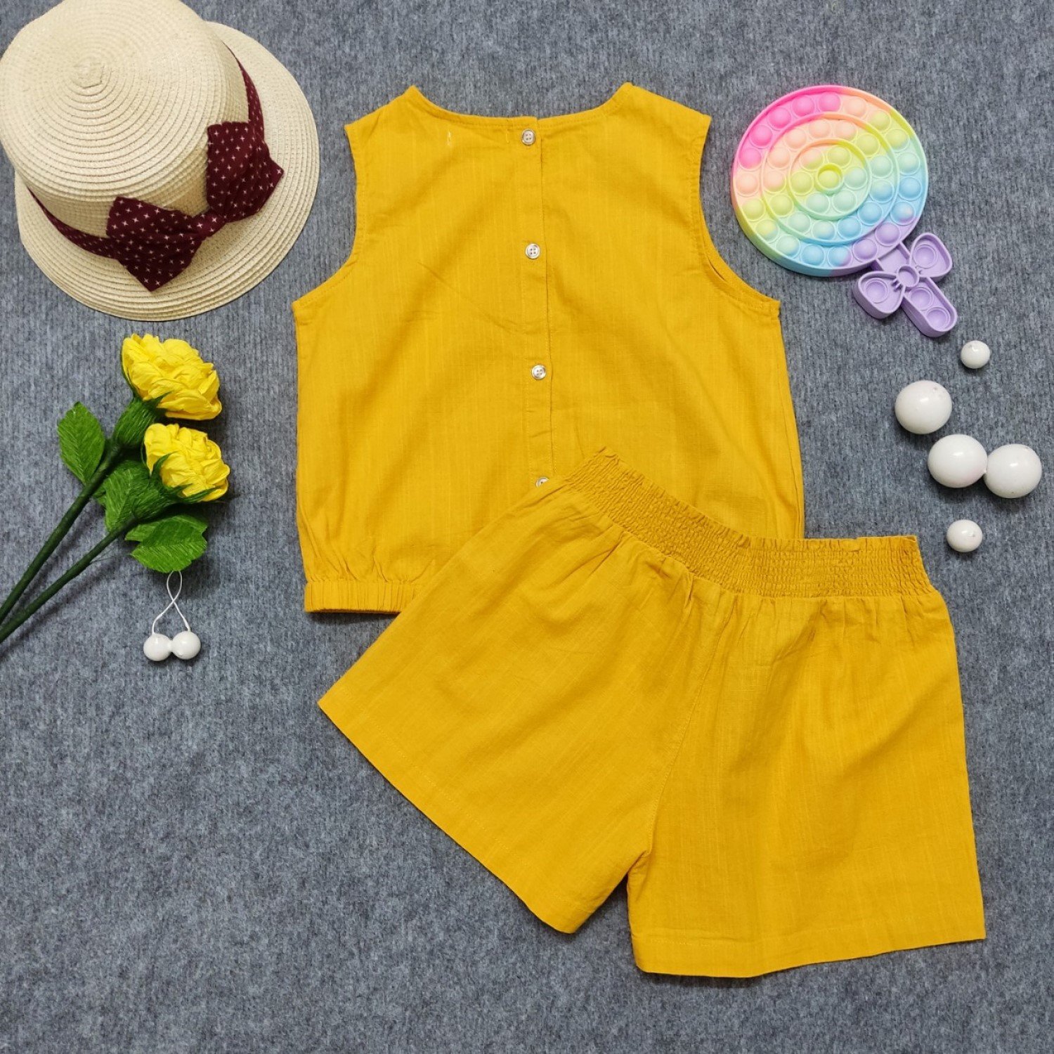 G00000214(27-41kg) Bộ áo sát cánh quần ngắn bé gái, chất vải linen vàng mềm mịn thoáng mát