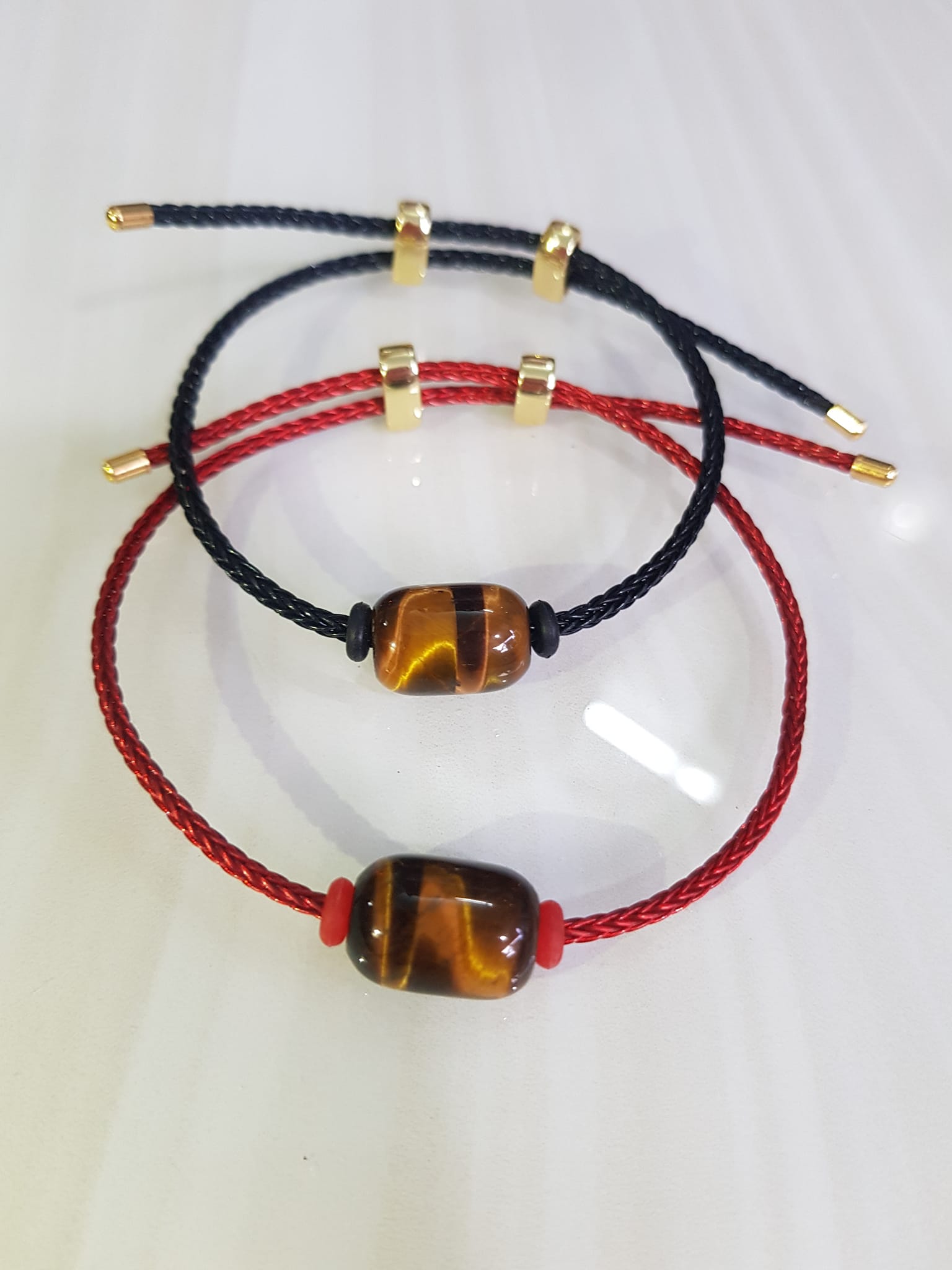 Vòng tay phong thủy charm hạt lu thống đá mắt hổ tự nhiên vàng nâu bóng đẹp Phối với dây đeo tay màu đen hoặc đỏ bất kỳ ạ Vòng tay may mắn hợp nữ mệnh thổ mệnh kim mệnh thủy ạ