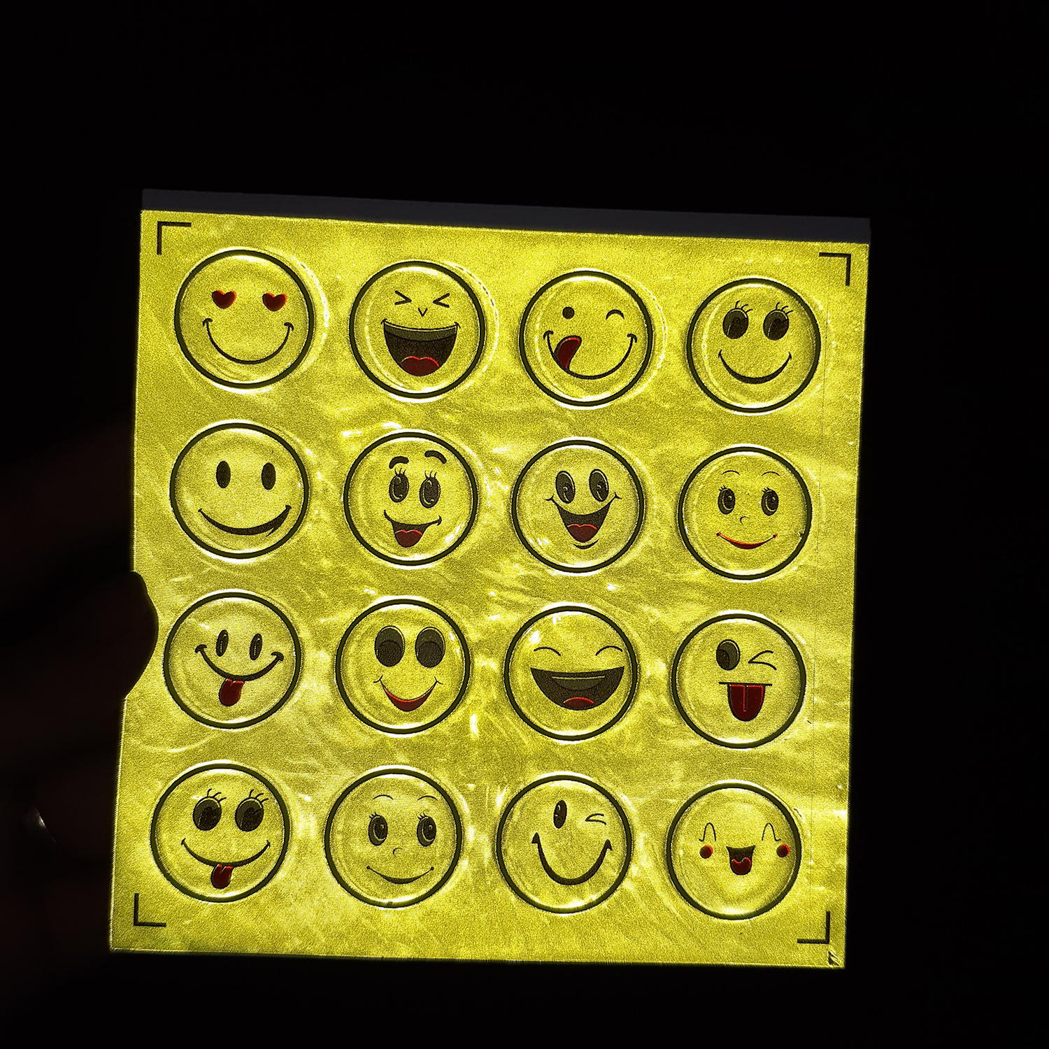 Tấm Sticker dán phản quang 16 hình mặt cười