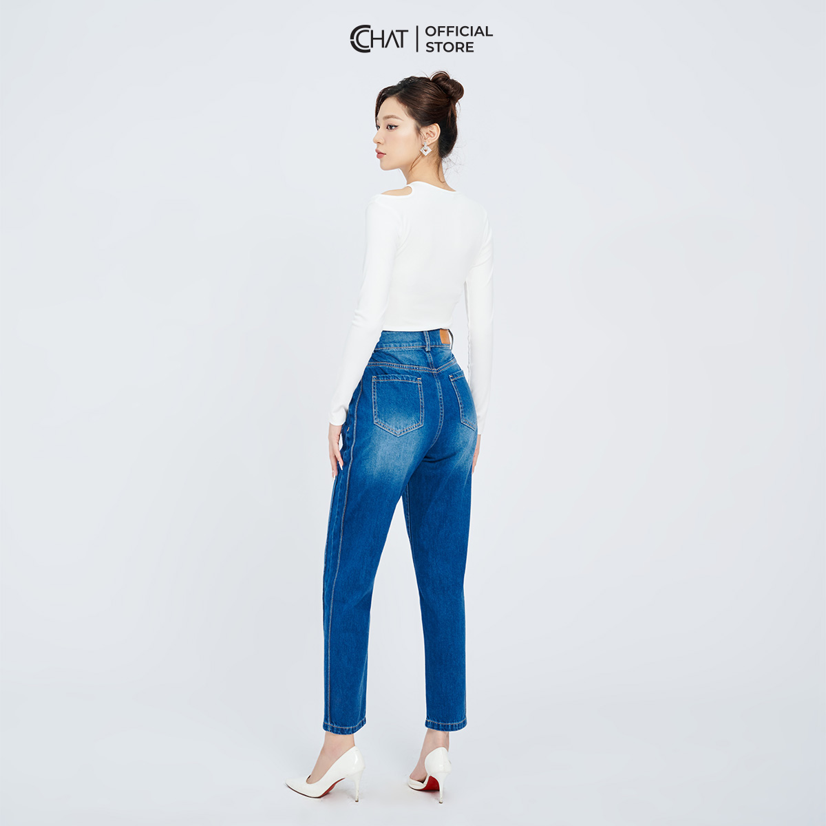 Quần Jeans Nữ  Dáng Baggy Cạp 2 Khuy Phong Cách Trẻ Trung Cá Tính 13GDJ2001BH