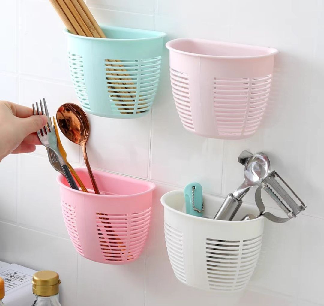 Rổ nhựa dán tường đựng miếng rửa chén và nhiều vật dụng nhỏ như lược kéo bàn chải đũa thìa muỗng - rổ nhựa dán tường siêu dính không cần khoan tường bắt ốc vít