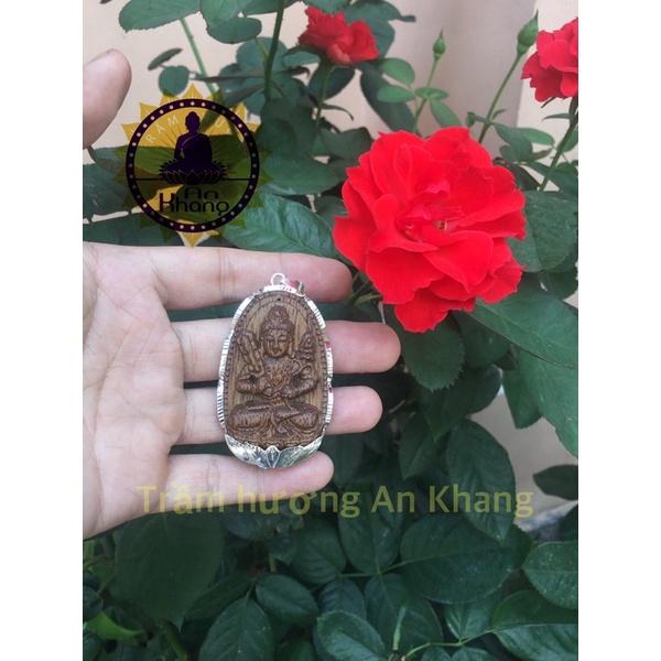 Mặt tượng bản mệnh trầm hương tốc bọc bạc.