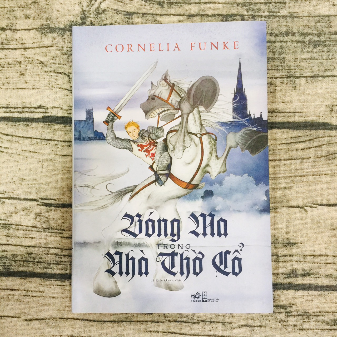 Bóng ma trong nhà thờ cổ