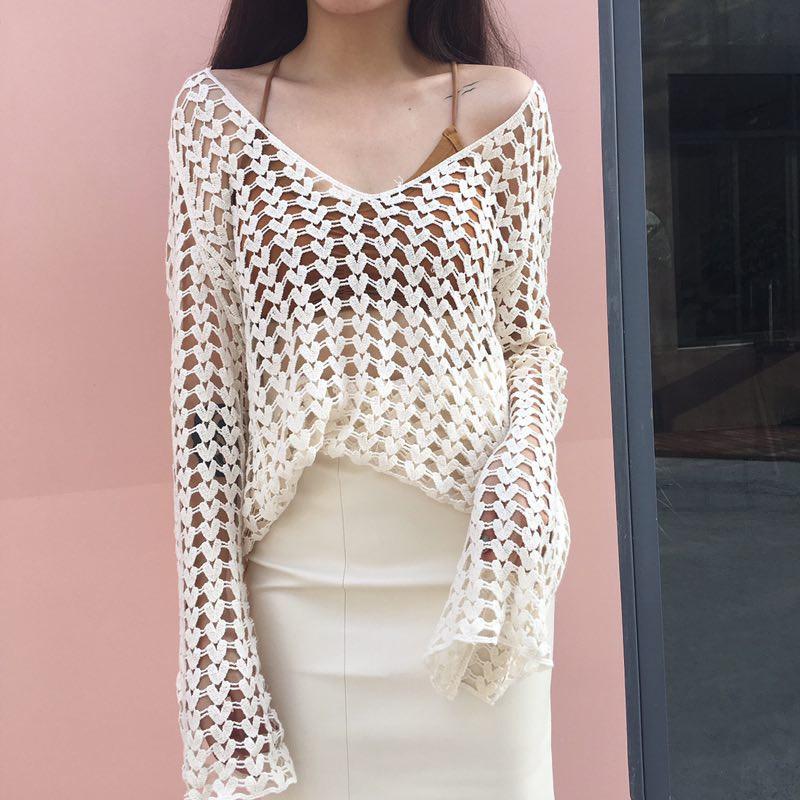 Áo đan lưới hình trái tim đi biển