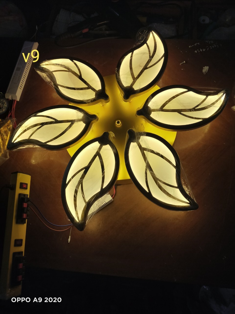 Đèn Ốp trần LED ánh sáng 3 màu