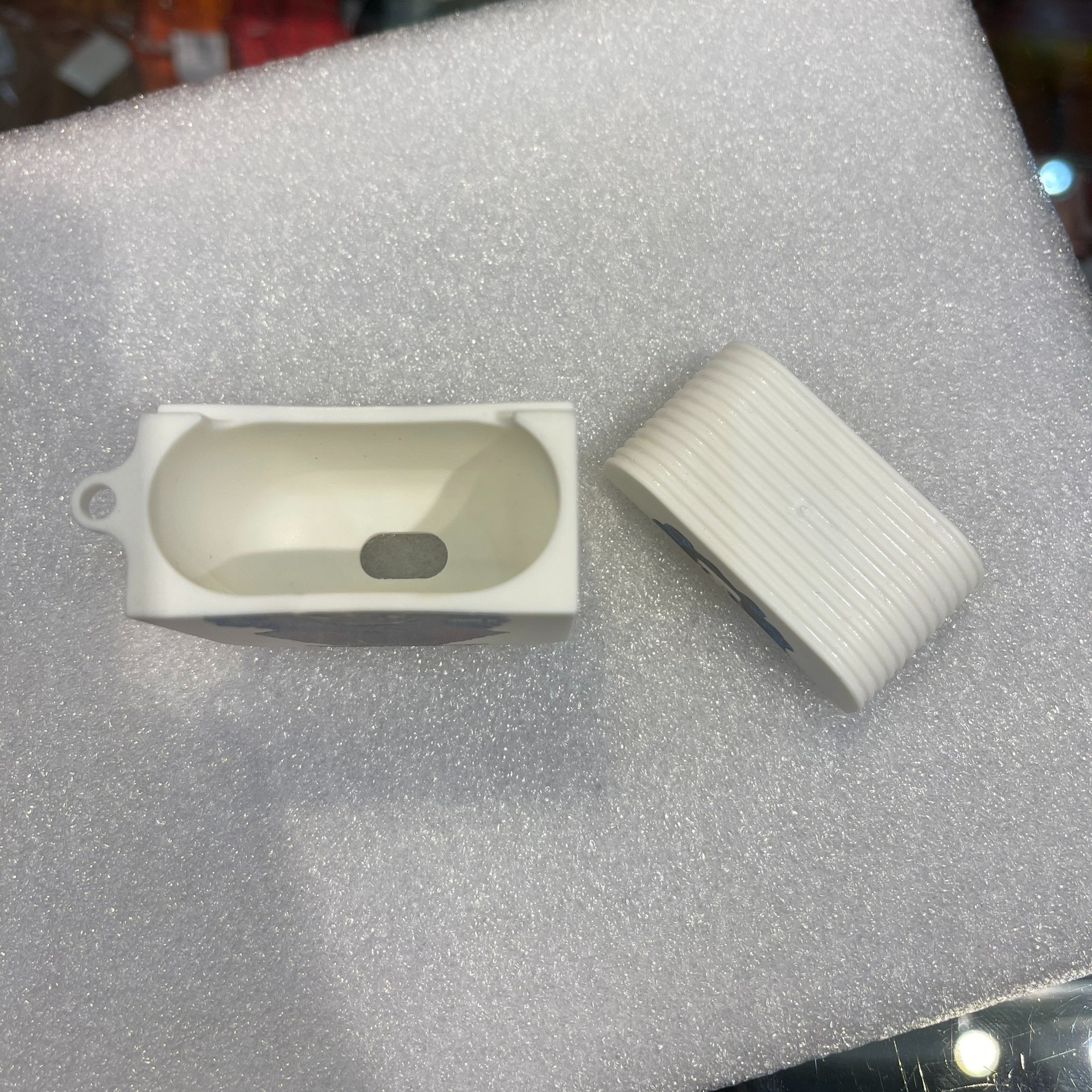 Bao Case Silicon Cho Tai Nghe Apple AirPods 1 / AirPods 2 - Joker Màu Trắng