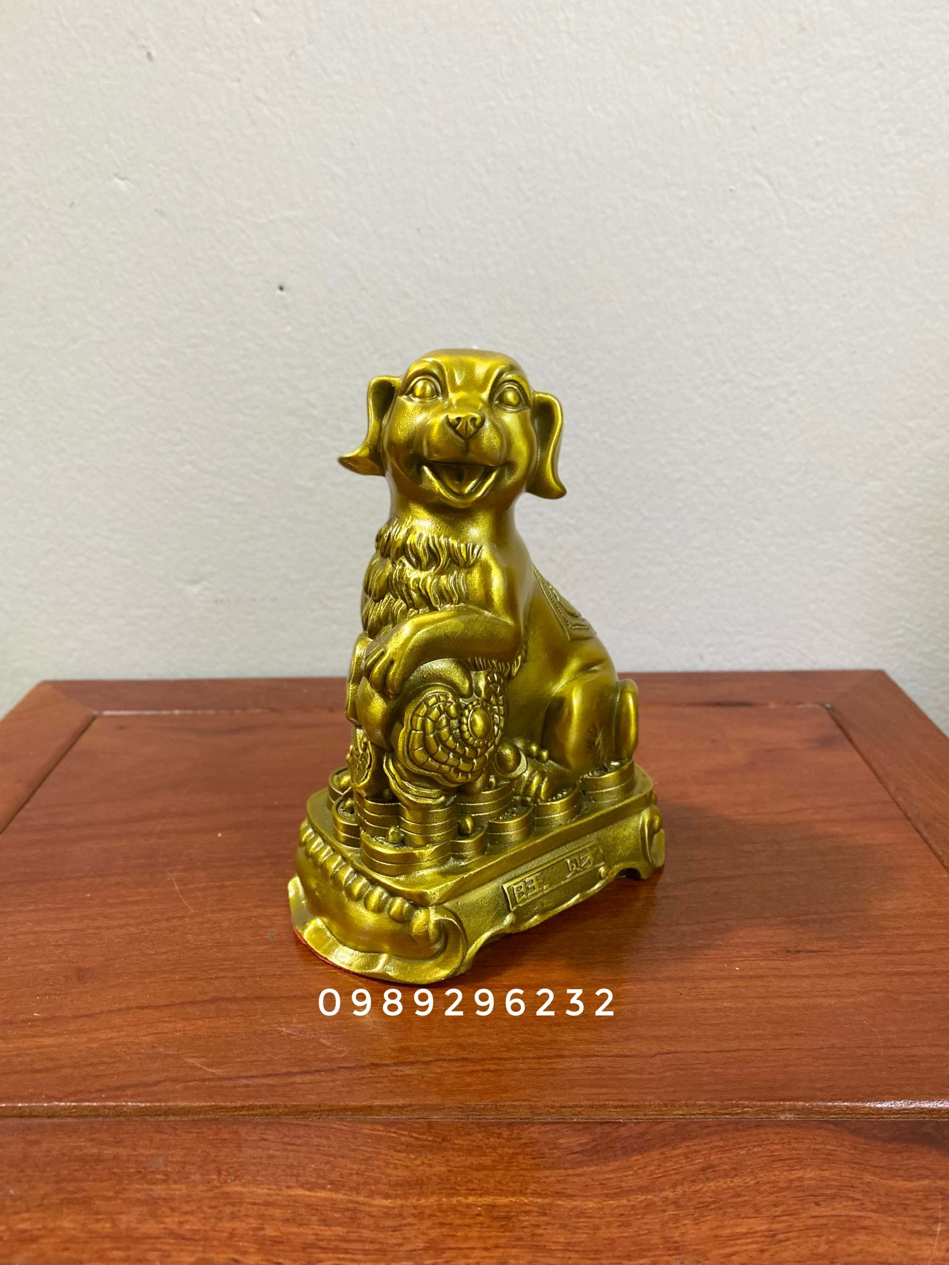 Tượng linh vật Chó bằng đồng vàng