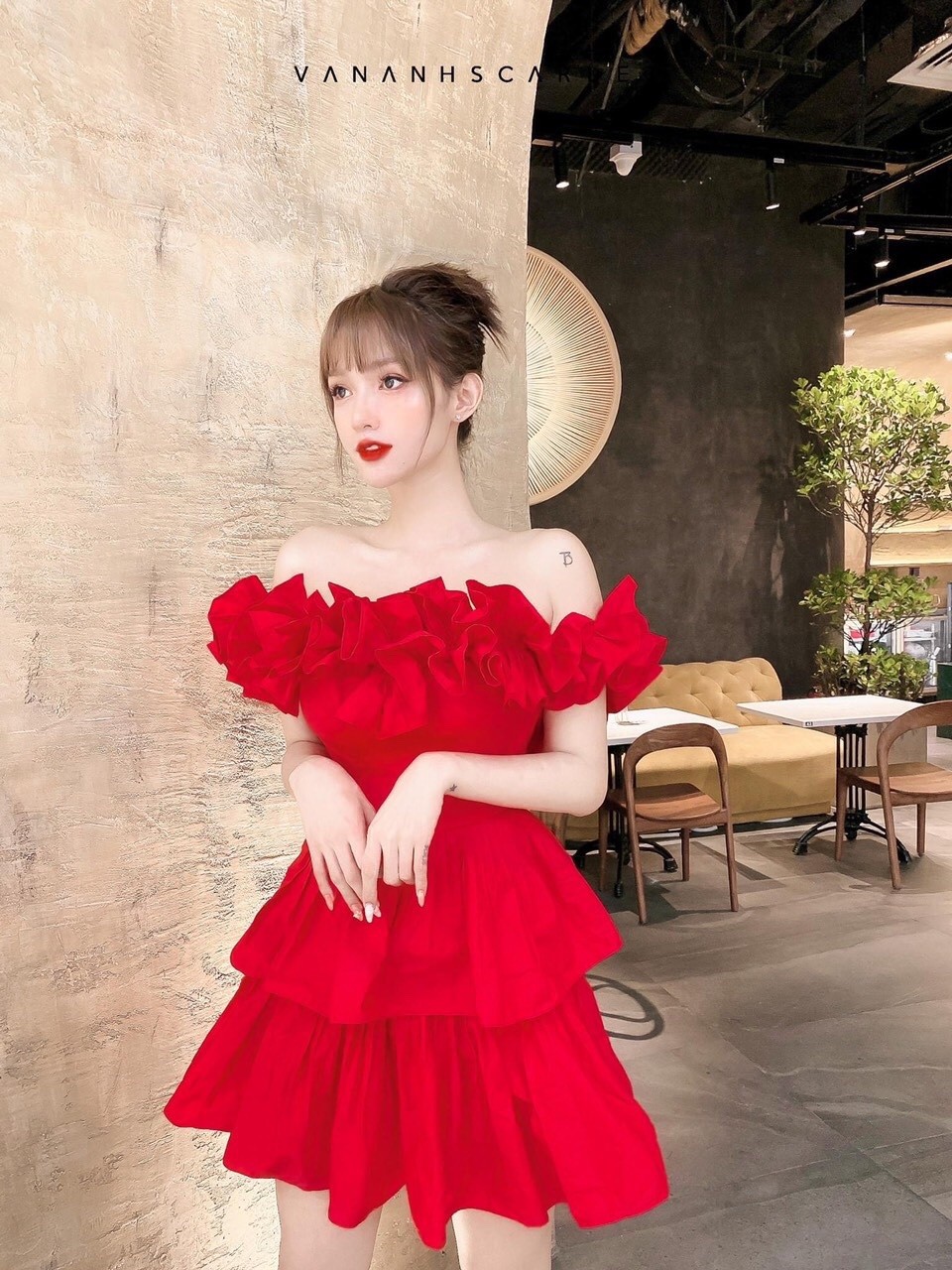 ĐẦM XOÈ TẦNG BỆT VAI-CÚP NGỰC I-GỢI CẢM,SANG TRỌNG