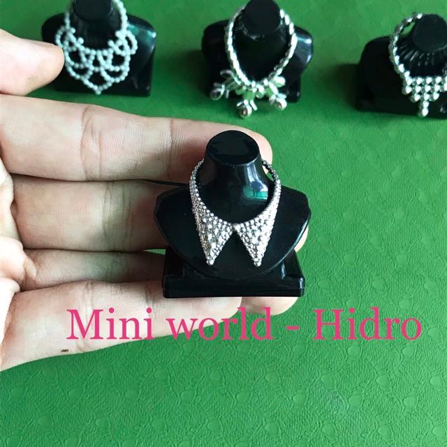 Mô hình Manocanh giá trưng dây chuyền mini búp bê