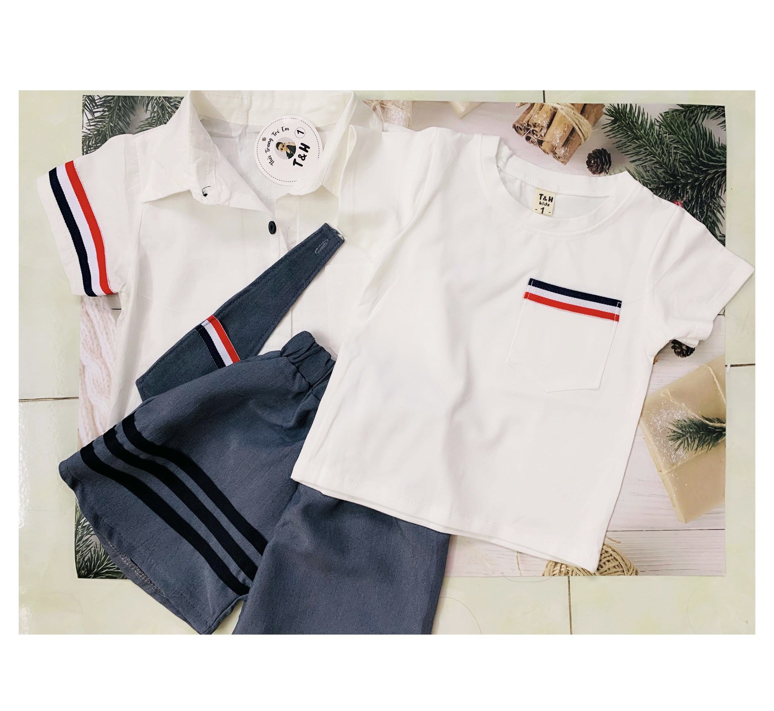 Set sơ trắng kèm áo thun cotton và cavat cho bé trai