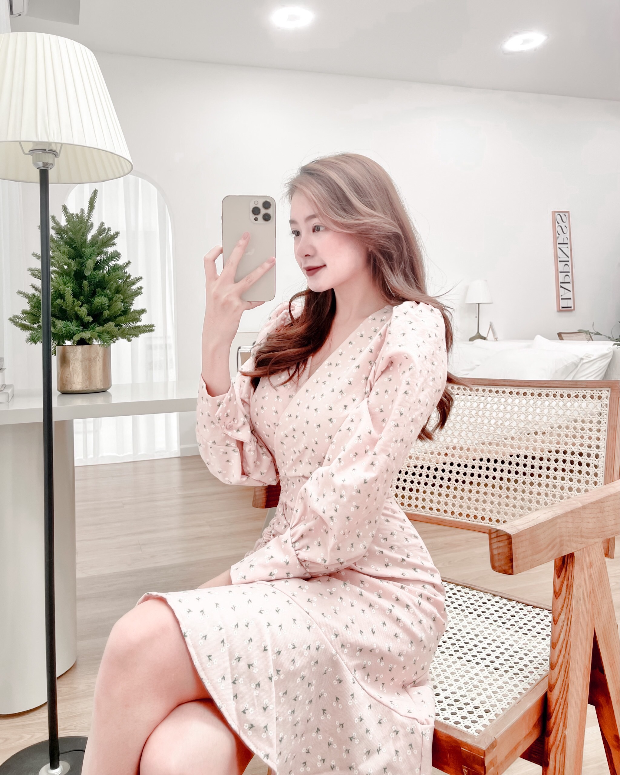 Đầm hoa nhí cổ v rút hông phối đuôi cá