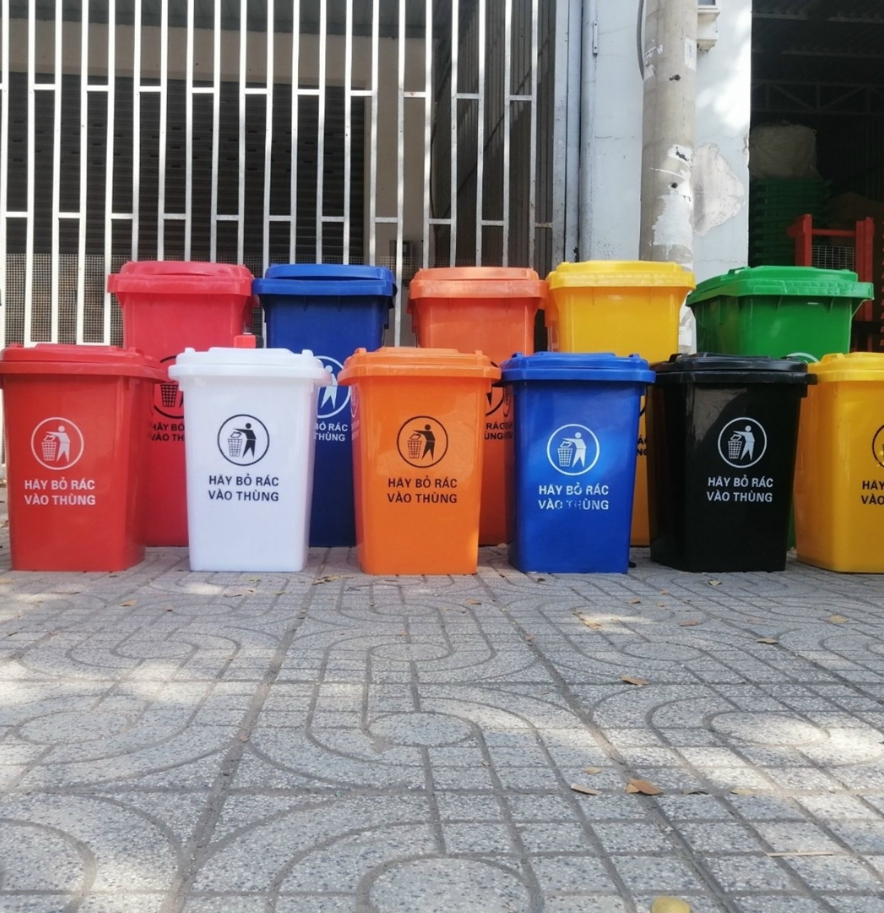 Thùng rác nhựa 60 lít màu đen