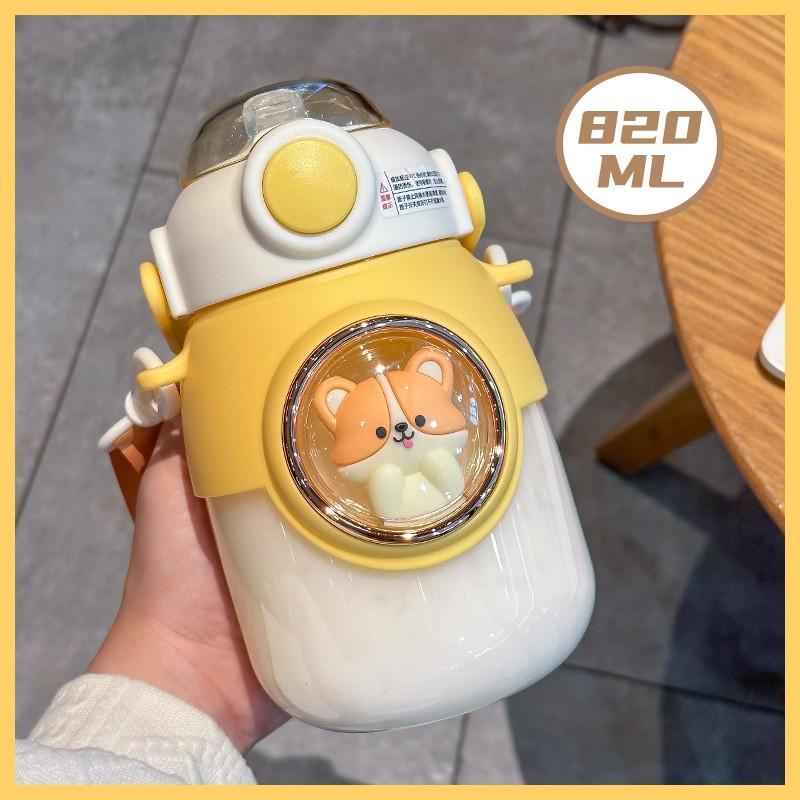 Bình Nước Nhựa Hoạt Hình Dễ Thương Cute Có Ống Hút Cho Bé Dung Tích Lớn 820ml - Tặng Sticker