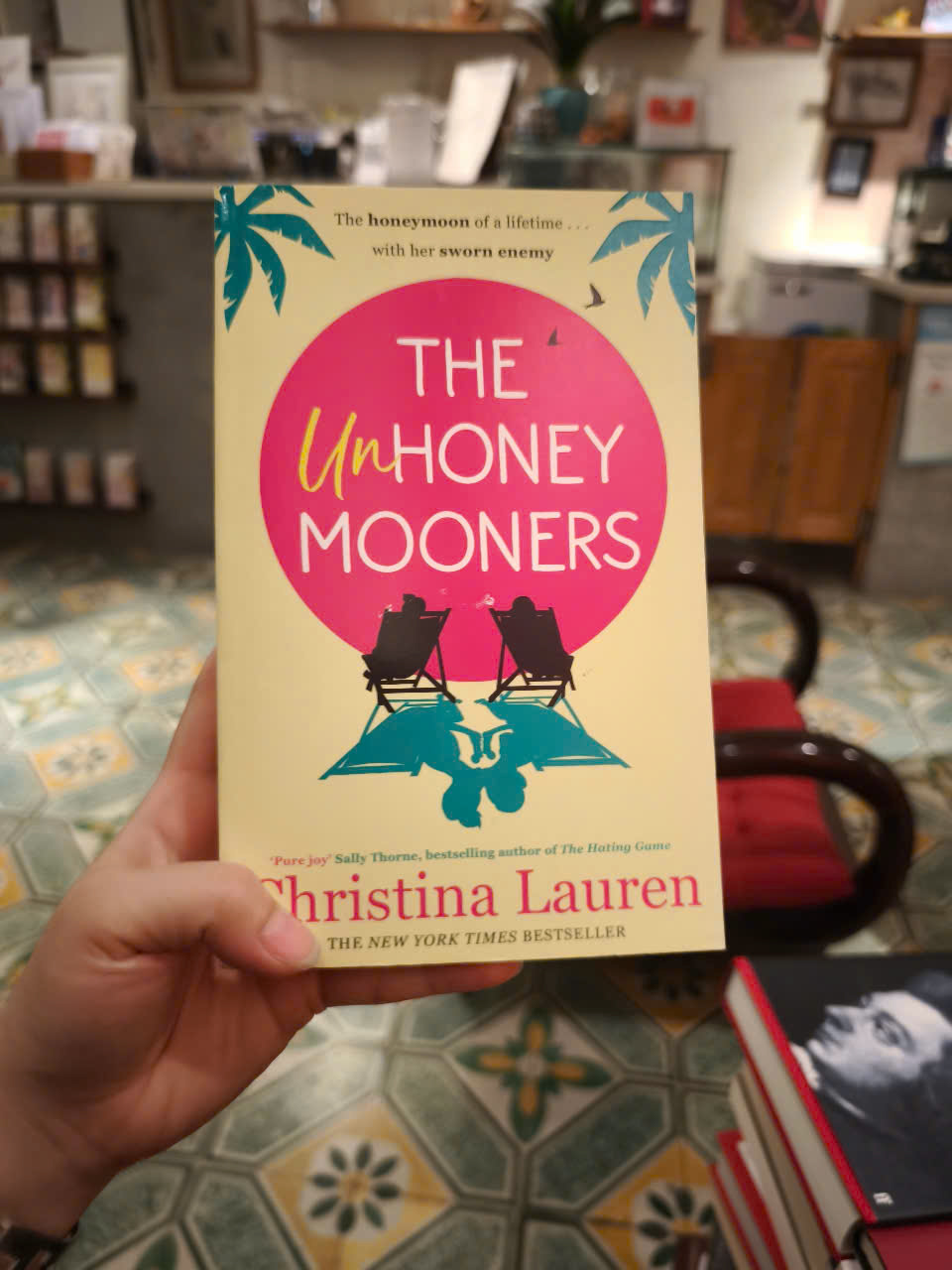 Sách - The Unhoneymooners by Christina Lauren -  Fiction / Romance in English
