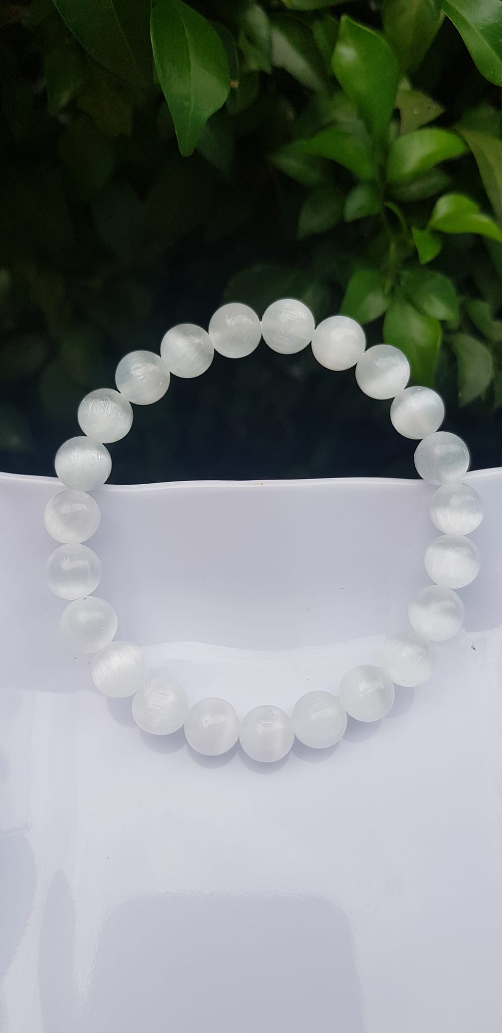 Vòng tay phong thủy may mắn Nữ đá mắt mèo trắng thiên nhiên Size hạt 8mm bóng sáng tuyệt đẹp màu trắng trong ánh sáng đẹp Chất liệu đá mắt mèo bóng đẹp chuẩn hợp nữ mệnh kim, mệnh thủy đeo giá rẻ bao đẹp ạ  đeo tốt sức khỏe, may mắn phong thủy tài lộc ạ