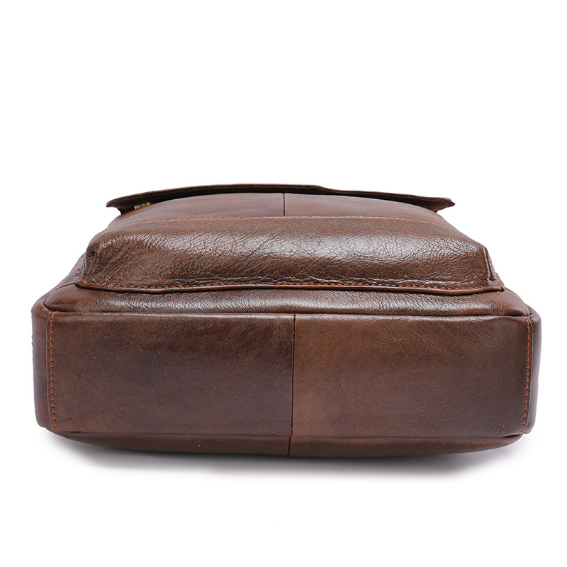 Túi đeo chéo nam DA BÒ  thật phong cách mới - DCN9457