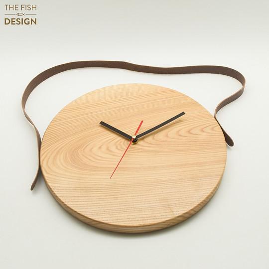 Đồng hồ gỗ treo tường dây da the fish design | wall clock